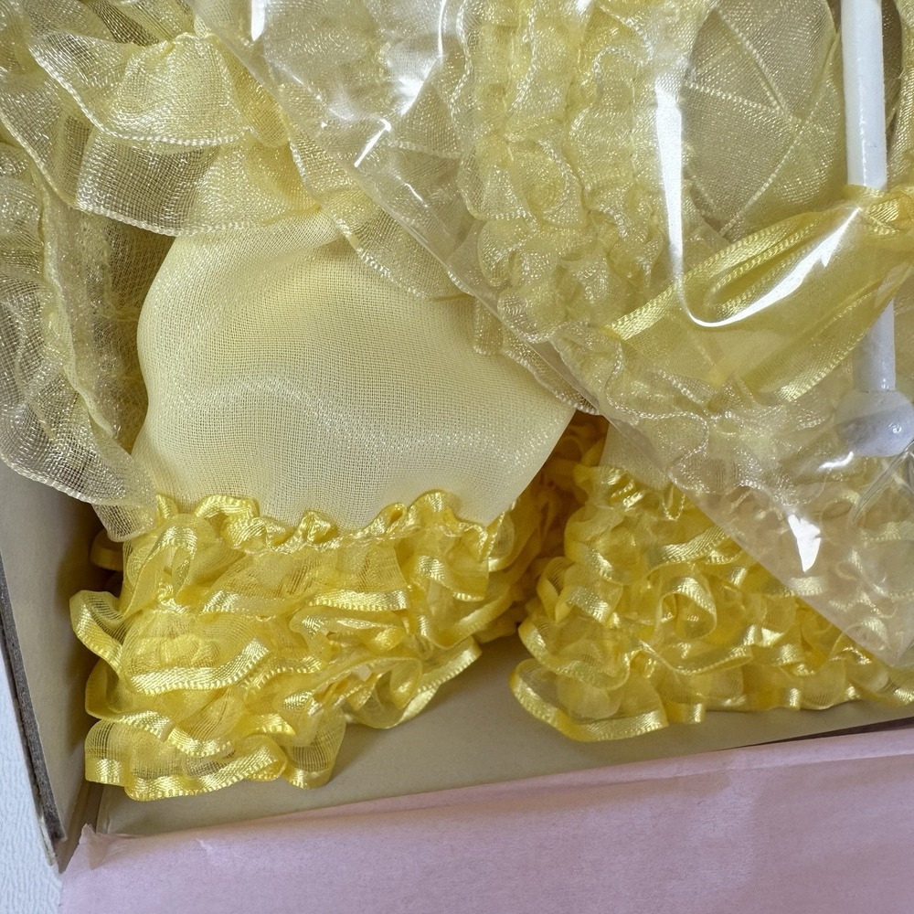 2004 Madame Alexander 35627 Azalea Trail Maid YELLOW Dress Limited Edition #273 - Picture 6 of 16